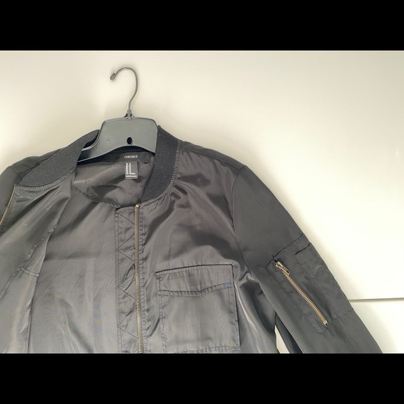 FOREVER 21 MEDIUM BLACK BOMBER JACKET - Picture 4 of 7